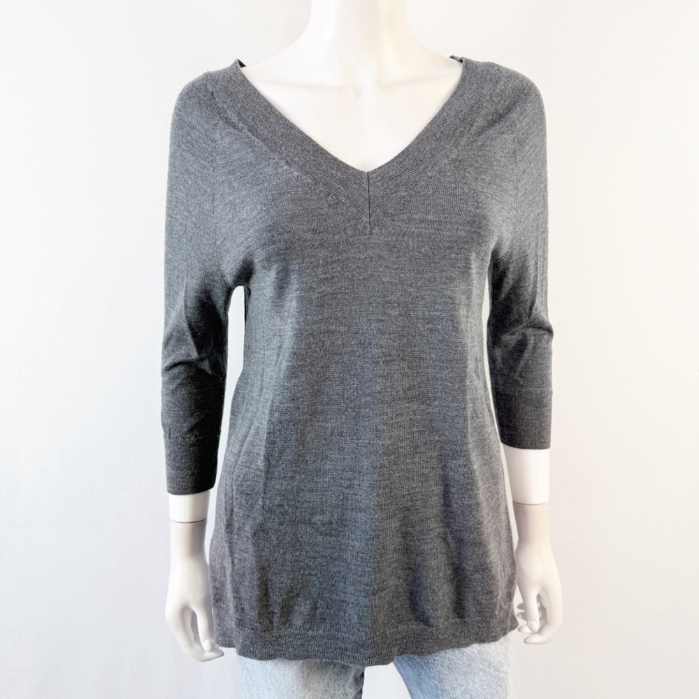 Anthropologie Moth Gray Knit V-Neck Pullover Top Size XS Fine Merino Wool Casual
